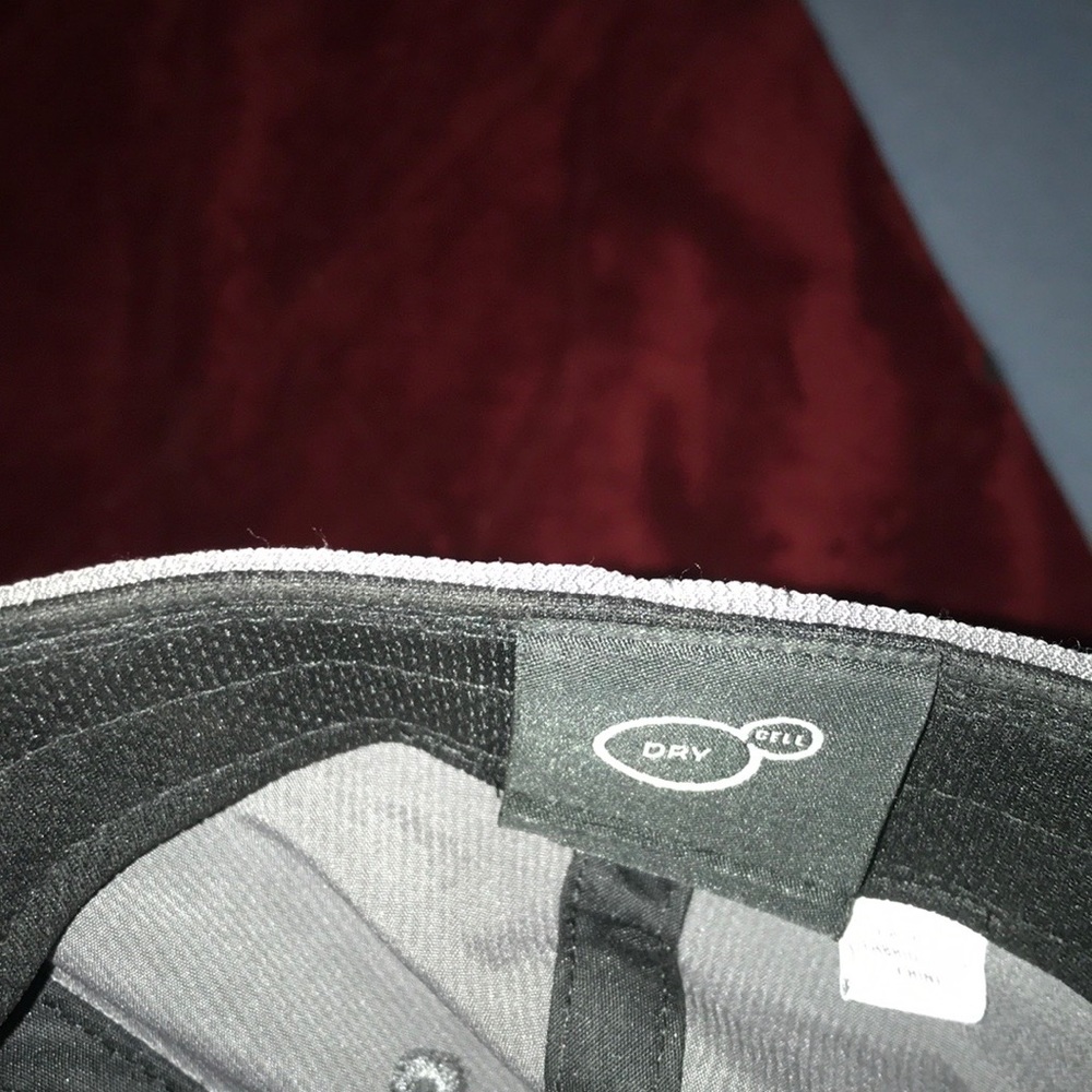 Fitted cap - Picture 3 of 3